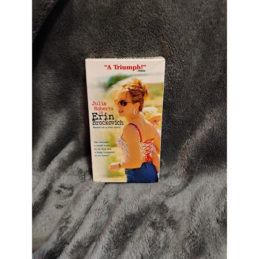 A‎ Triumph Julia Roberts Is Erin Brockovich VHS